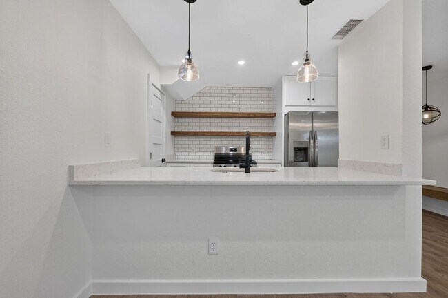 Foto del edificio - 2124 Burton Dr