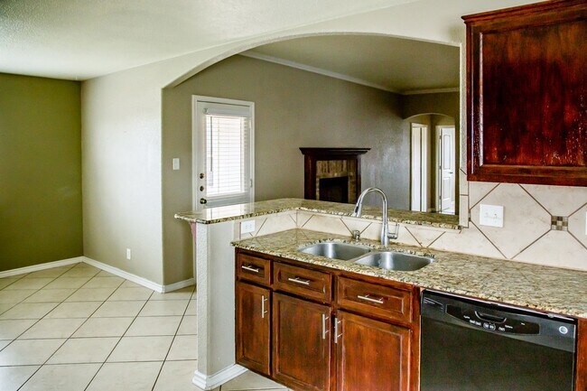 Foto del edificio - For Lease – $2,100/month | $2,250 Security...