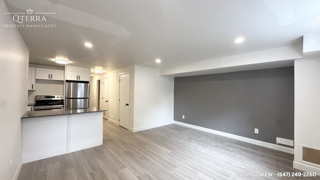 Building Photo - 42 Wenlock Cres