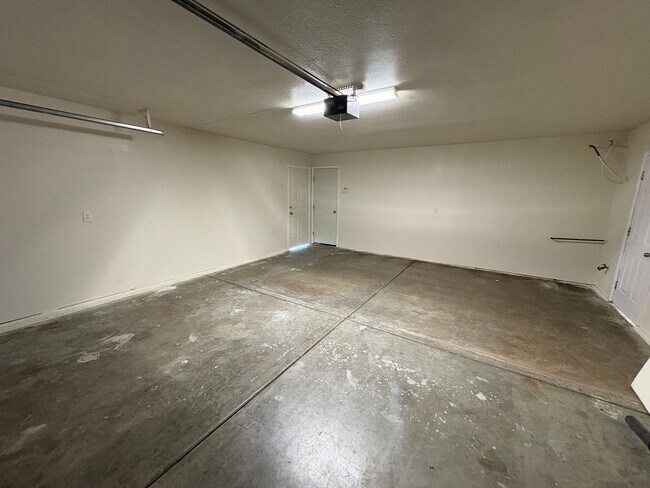 Foto del edificio - 744 W Buena Vista Ave
