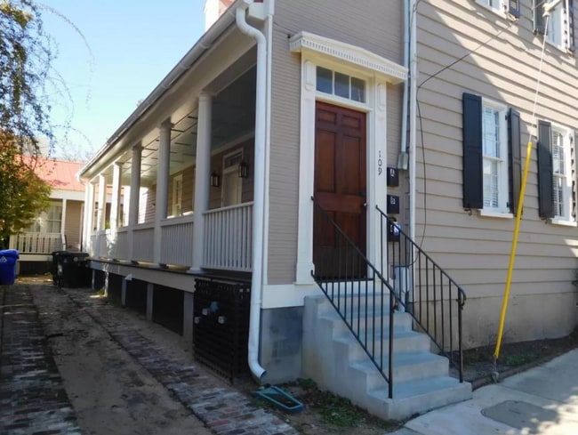 Building Photo - 109C