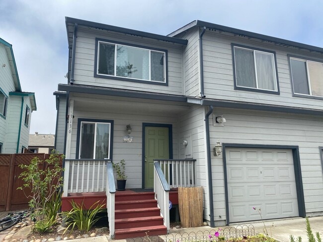 Building Photo - Spacious 3 Bedroom, 2.5 Bathroom Marina To...