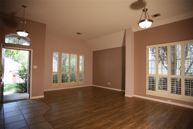 Building Photo - 403 N Blue Ridge Pkwy