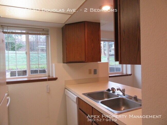 Foto del edificio - 2220-2240 Douglas Ave