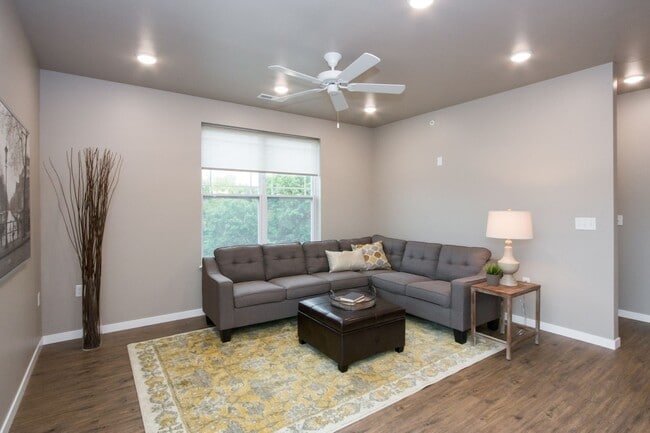 Building Photo - Spacious 2 Bedroom/2Bath, end unit on first floor, available Mid to Late March 2026