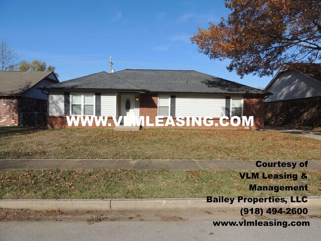 Building Photo - 404 W Vicksburg St