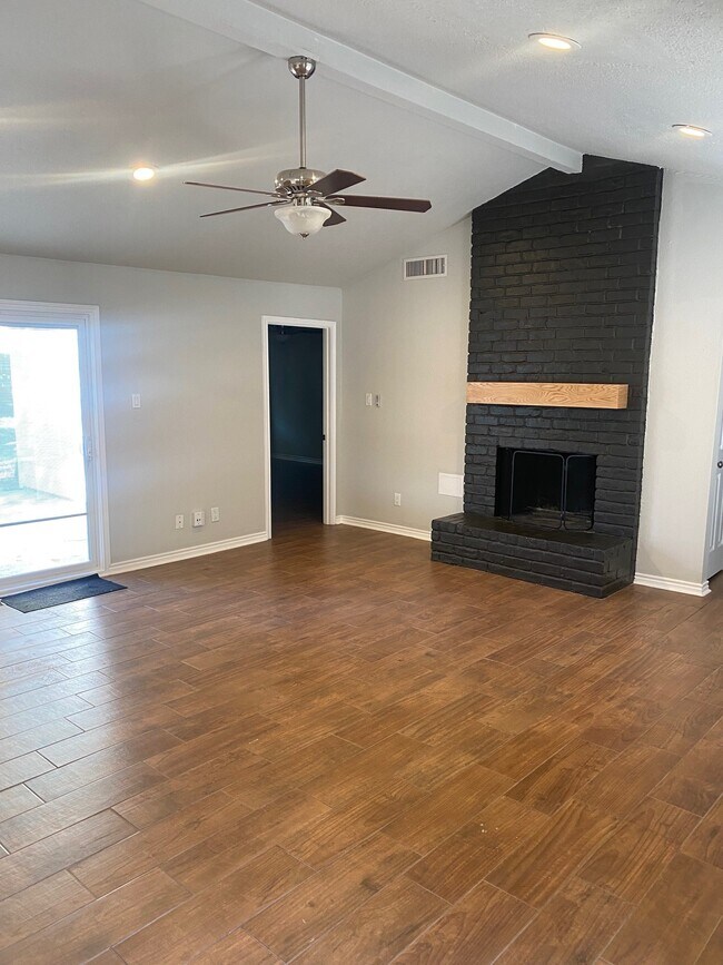 Foto del edificio - 4603 Hickory Downs Dr