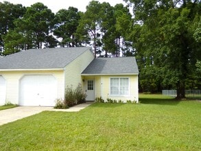 Building Photo - 127 Village Ct