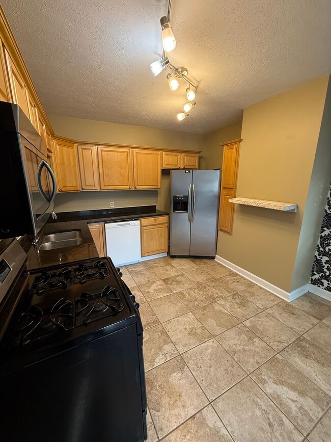 Photo - 711 W Maxwell St Apartment