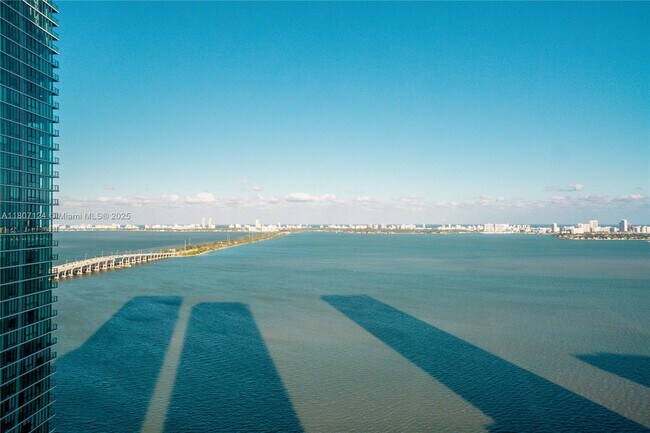 Foto del edificio - 480 NE 31st St