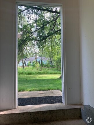 Building Photo - 135 Simsbury Dr