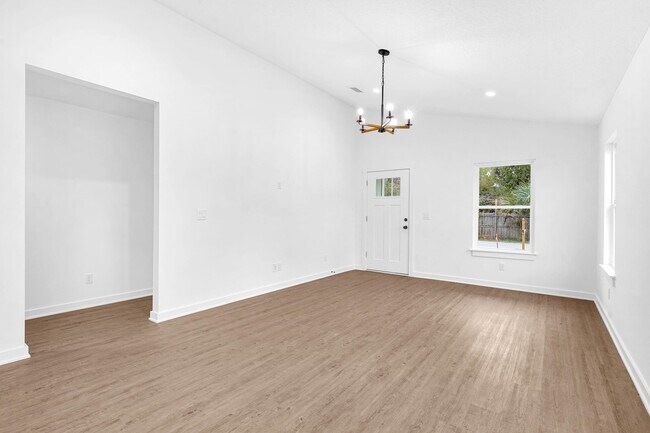 Foto del edificio - 972 W 9th St