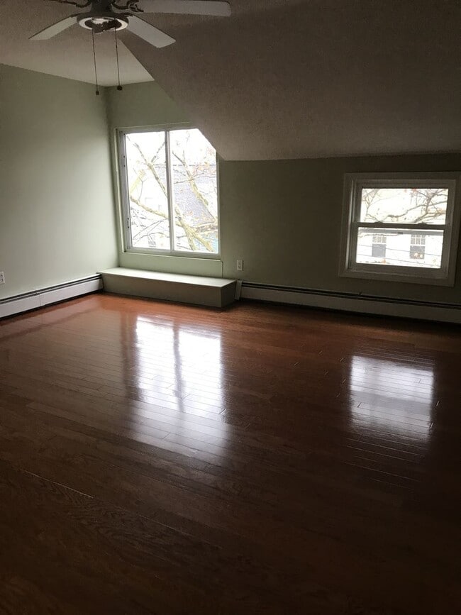 Building Photo - 30 Nash St