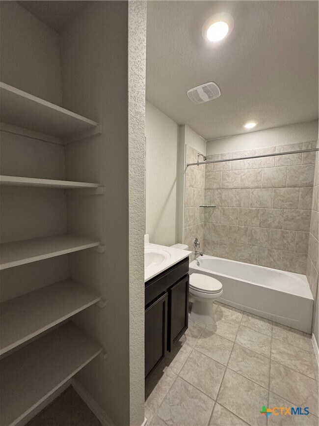 Foto del edificio - 1504 Rolling Thunder Dr