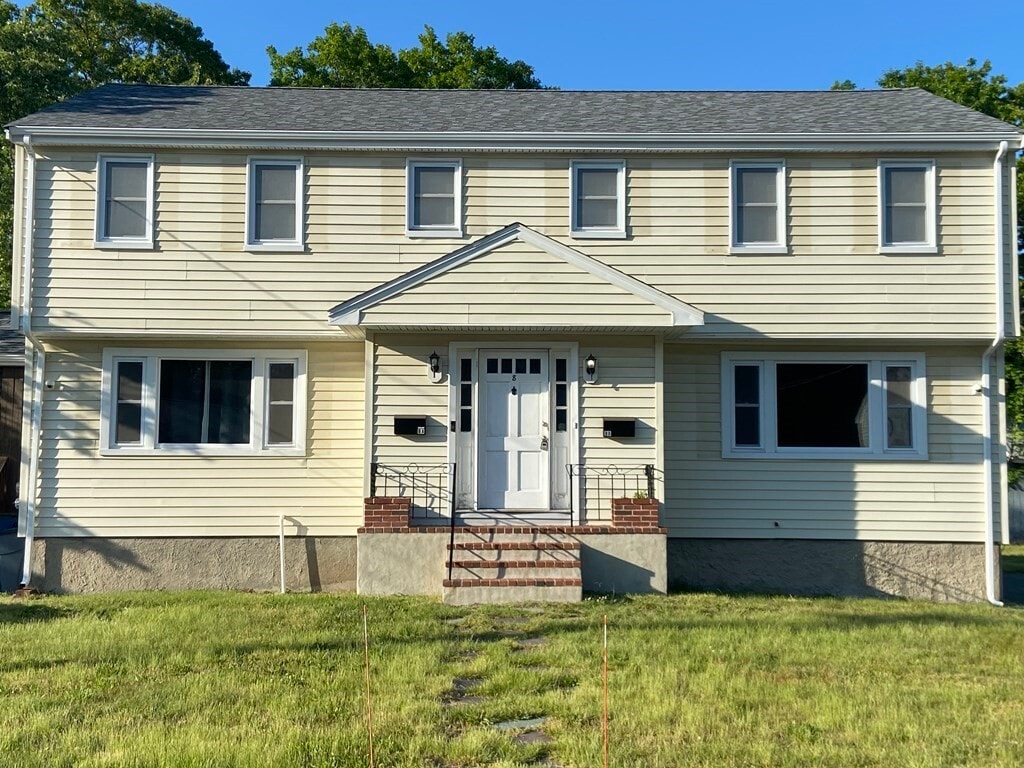 8 Regina Rd Unit B, Randolph, MA 02368 Room for Rent in Randolph, MA