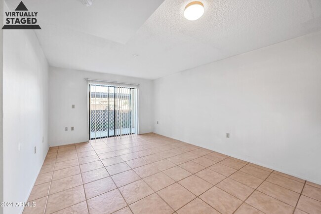 Foto del edificio - 3033 E Devonshire Ave