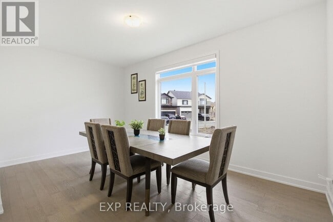 Building Photo - 137 Shelleright St