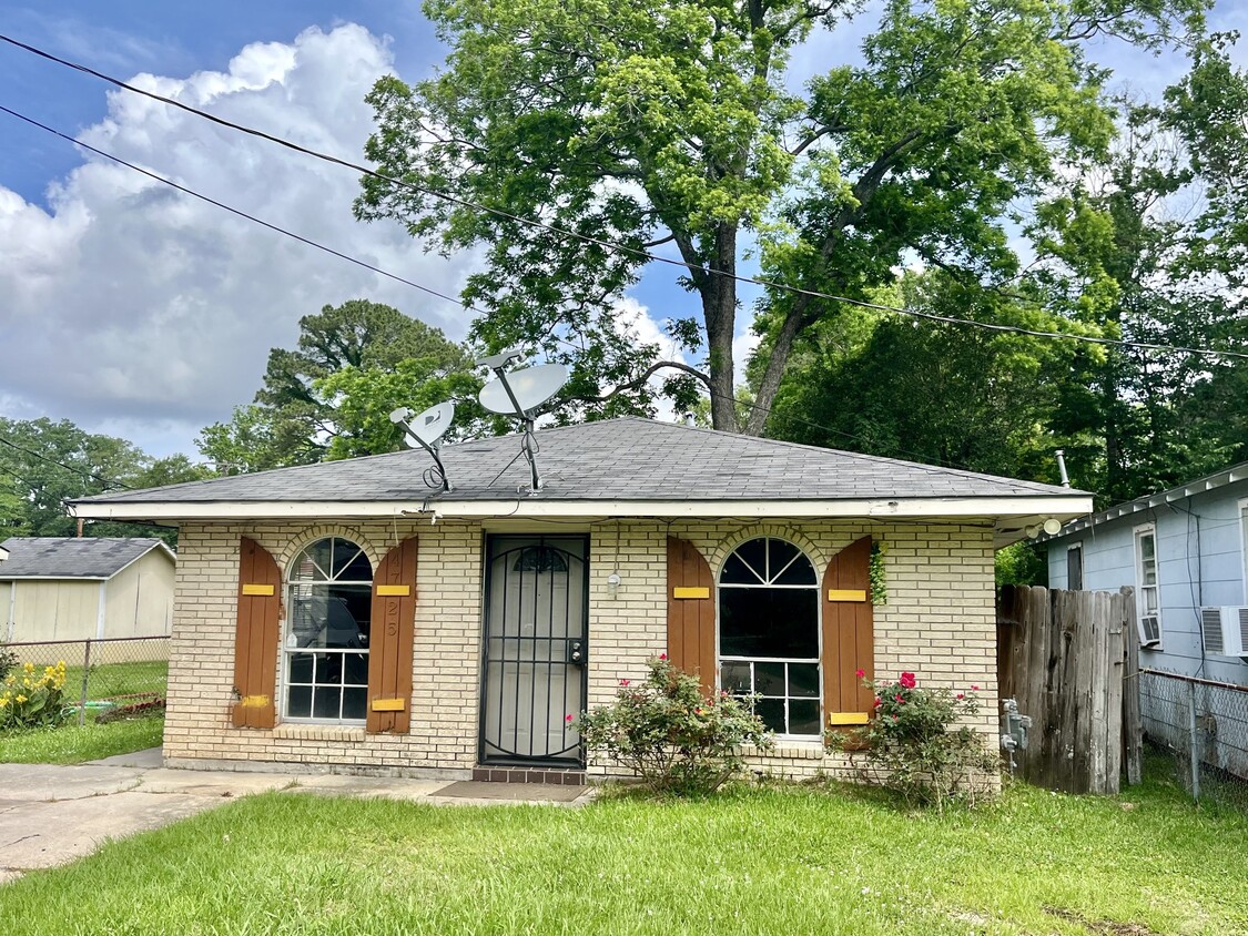 Foto principal - 4725 Stearns St
