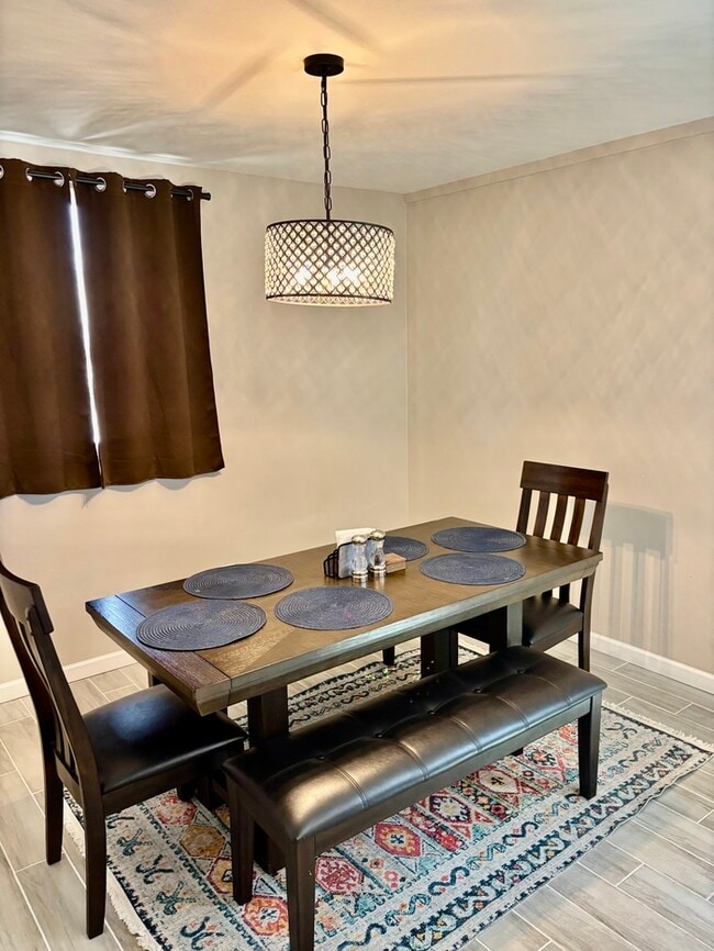 Foto del edificio - Three bedroom, Two bath