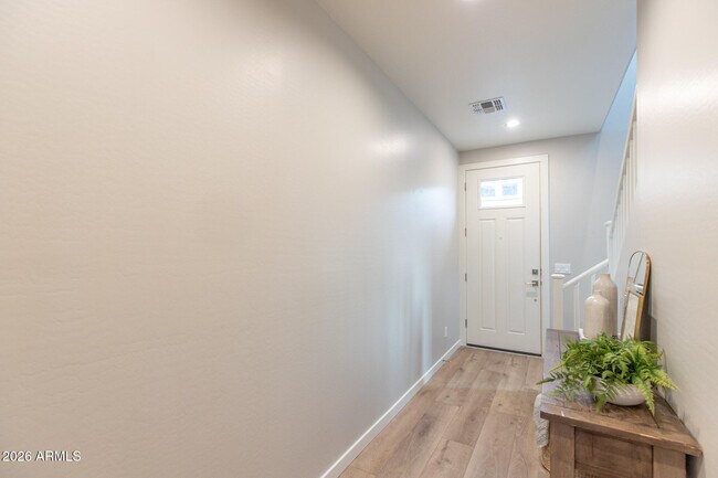 Foto del edificio - 3705 E Flower St