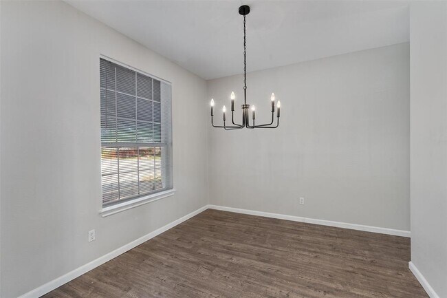 Foto del edificio - 1601 Briar Hill Dr