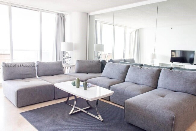 Foto del edificio - 1717 N Bayshore Dr