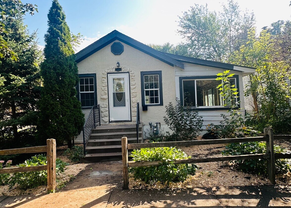 Primary Photo - Gorgeous 2 Bedroom Single Family in St Paul!