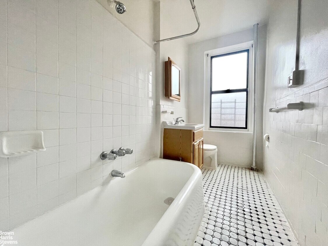 3120 Buhre Ave Unit 4L, The Bronx, NY 10461 Room for Rent in The Bronx, NY