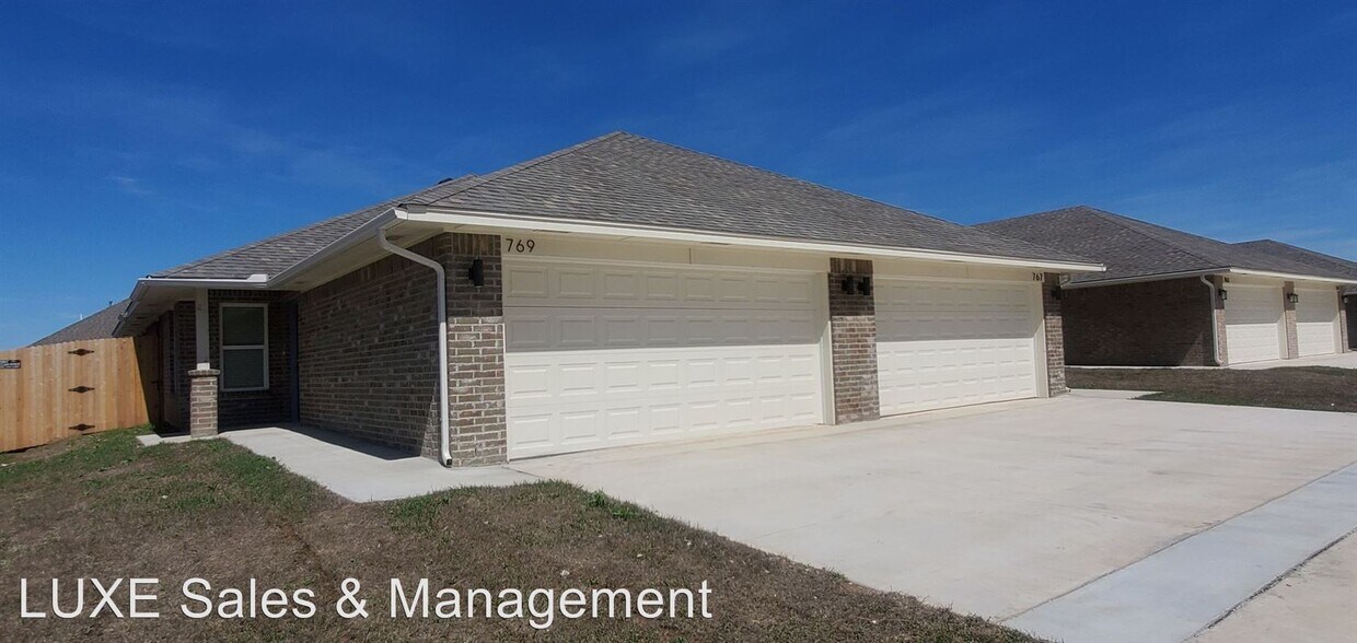 Primary Photo - 3 br, 2 bath House - 769 SW 13th