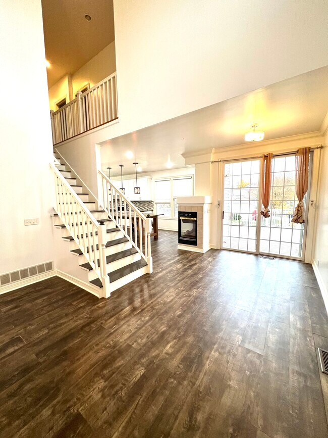 Building Photo - 1715 S 173rd Plz