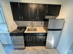 Building Photo - 341 Des Peres Ave