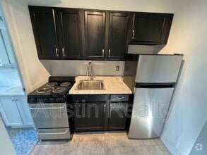 Building Photo - 341 Des Peres Ave