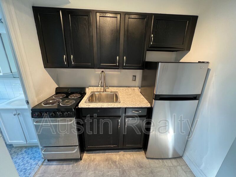 Primary Photo - 341 Des Peres Ave