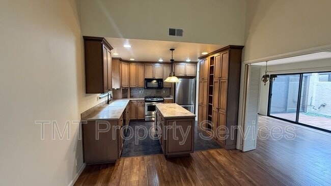 Building Photo - 59 Los Palos Dr