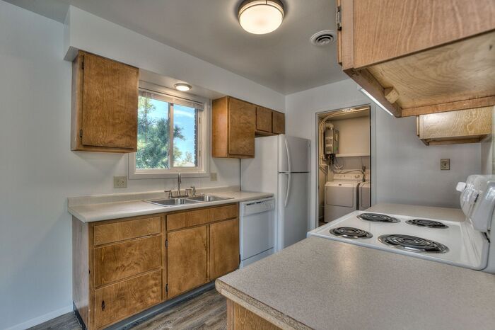 Foto principal - Spacious 2bd, 1ba Apartment