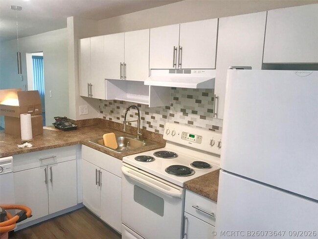 Building Photo - 8121 SW 21st Ct