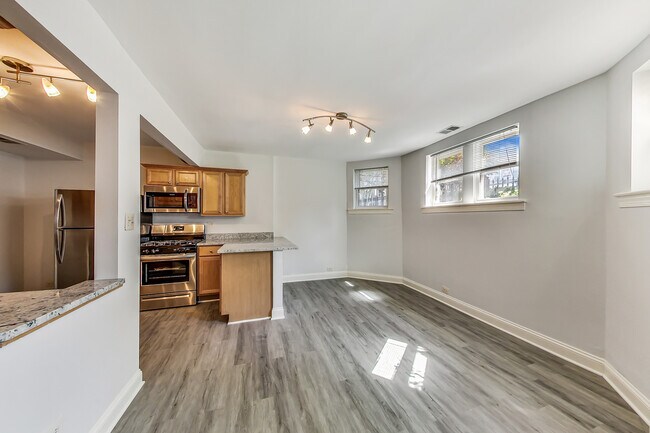 Foto del edificio - 3433 N Lakewood Ave