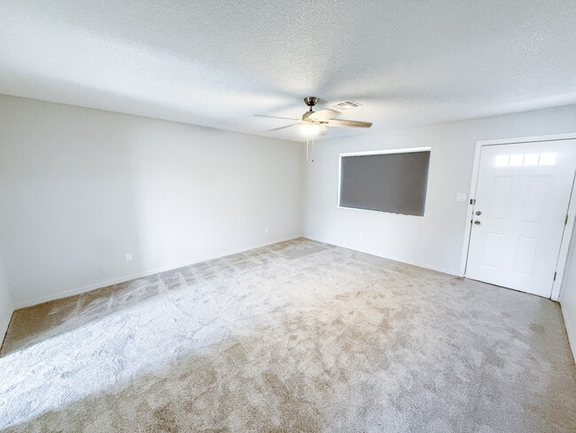 Foto del edificio - 8558 E 38th St
