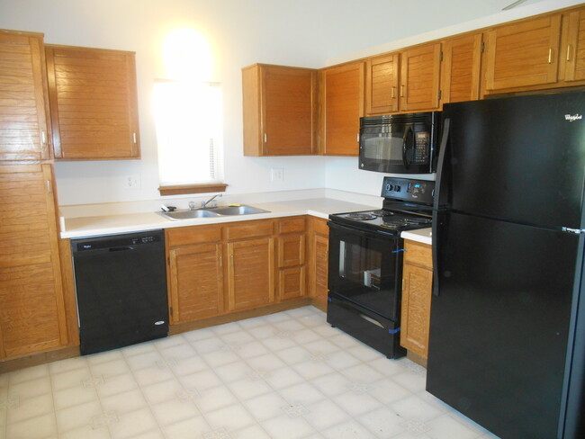 Building Photo - Fantastic Multi-Level Single Family Home i...