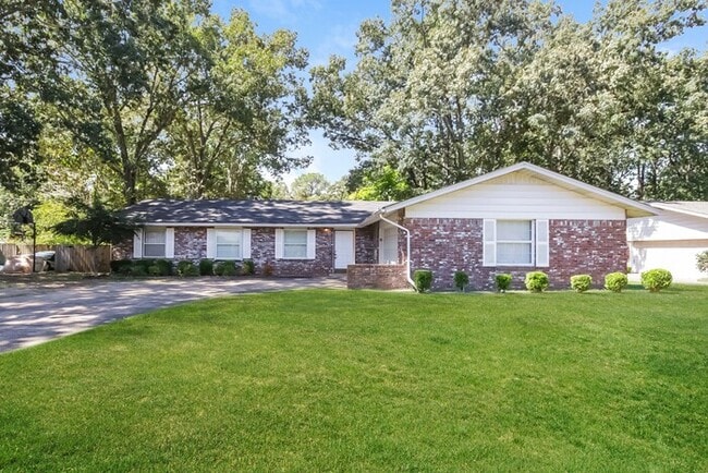 Building Photo - 1518 Lenore St