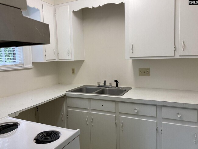 Building Photo - 528 Santee Ave