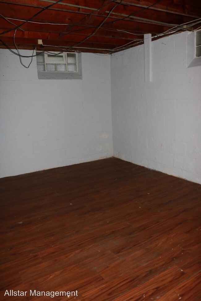 Foto del edificio - 14217 Kennerdown Ave