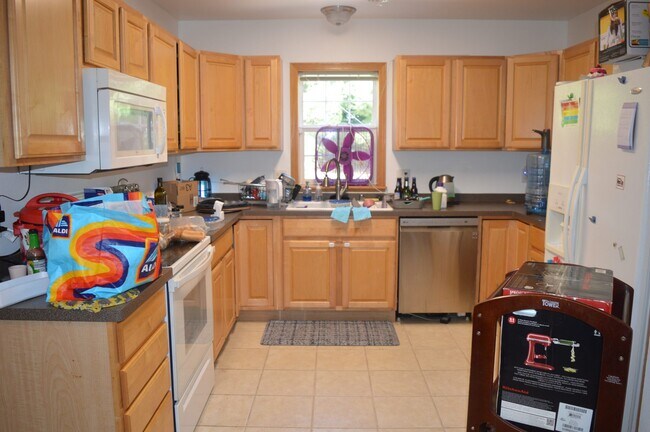 Building Photo - 1709 Carns Dr