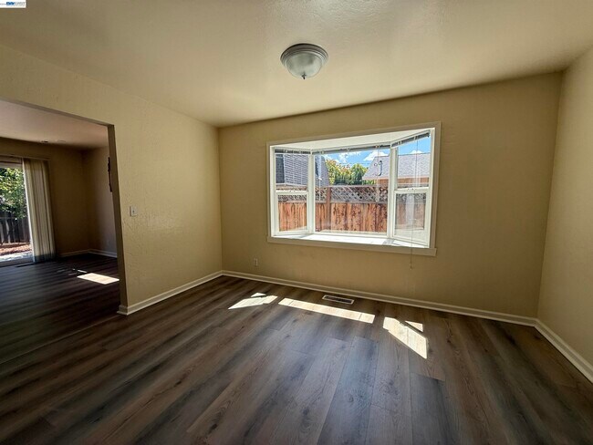 Foto del edificio - 1420 Primrose Way