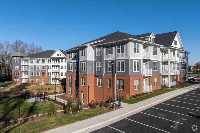 6050 Harbour Green Dr - Lake Forest at Swift Creek