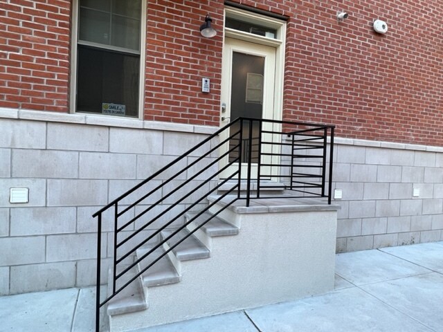 Entrada lateral privada - 1625 S 20th St