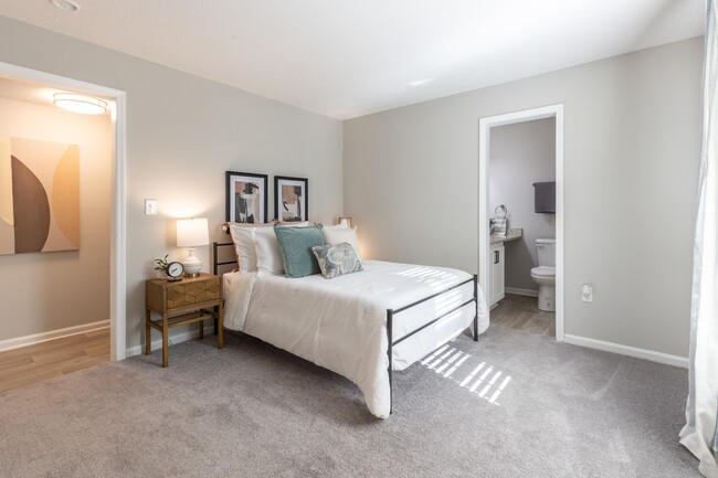 Spacious Bedrooms at Georgetown Apartments in Spartanburg, SC - Georgetown Luxury Townhomes