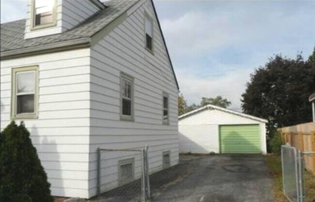 Building Photo - 14416 Cleveland Ave