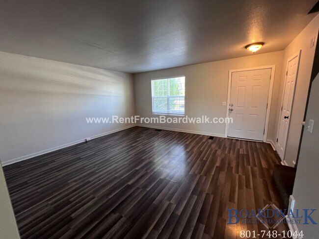 Building Photo - Incredible Home in WVC