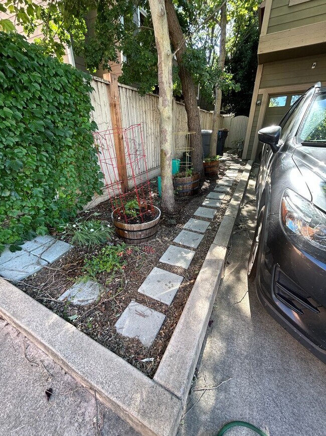 Foto del edificio - 3 Bedroom Home Close to Gym and Shopping-$1,000 OFF First Month's Rent